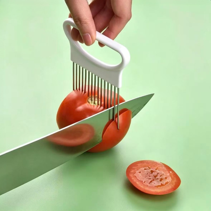 このカラフルな玉ねぎスライサーで玉ねぎを楽々スライス。キッチ - Onion Holder Slicer のレビューと価格